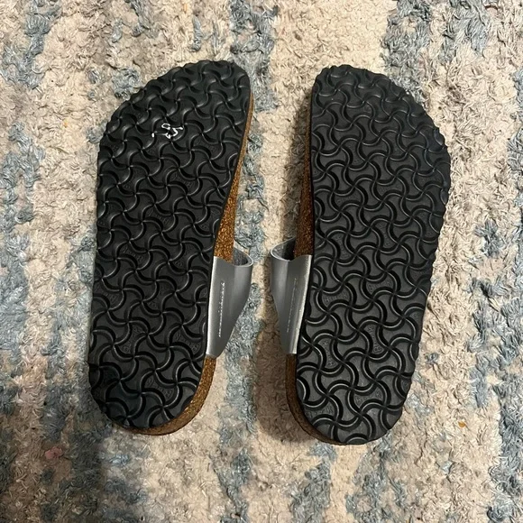 Birkenstock Narrow Gizeh Silver Kids Uni-sex Sandal - Picture 2 of 4